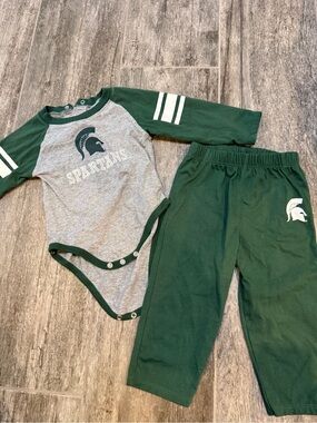 Gen2 MSU Michigan State Spartans 
Long-Sleeve Onesie Pant Set - 12 months
